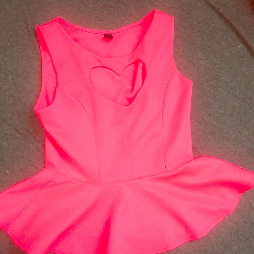 ❤️ Heart Cut Out Windsor Peplum Top
